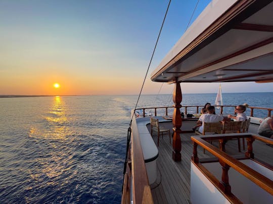 Crucero al atardecer con boleto de Aerosa