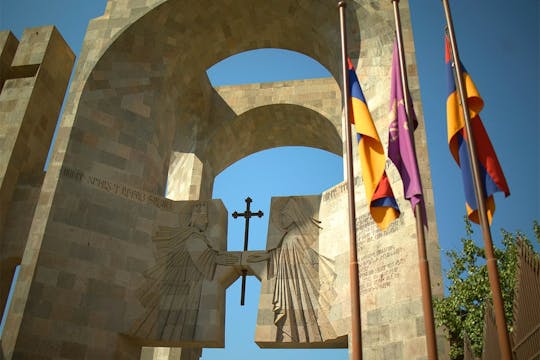 Cathédrale d'Echmiadzine, musée du Trésor, Zvartnots et visite de la ville d'Erevan