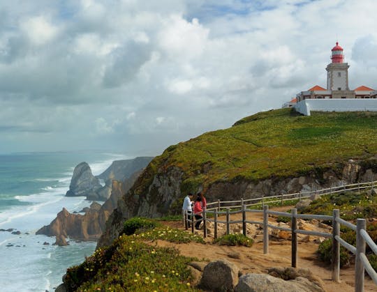 Excursión de un día desde Lisboa a Sintra, Palacio da Pena y Cascais con tour del vino