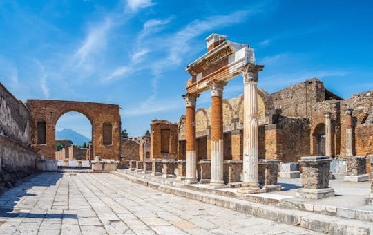 Rome to Pompeii guided tour with Naples scenic views