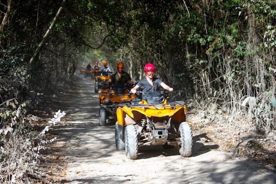 Passeio de quadriciclo, cenote e cruzeiro de catamarã saindo de Cancún com almoço