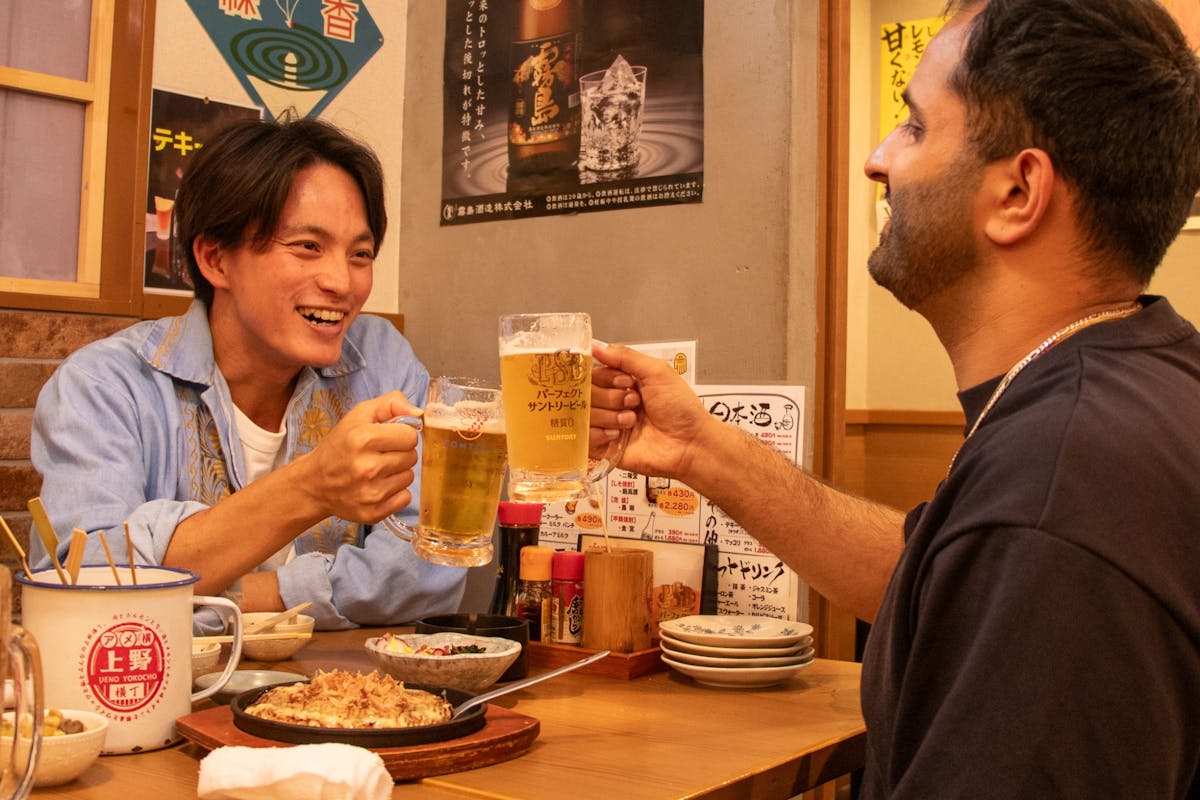 Begeleide Bar Hopping Night Tour in Ueno met eten en drinken