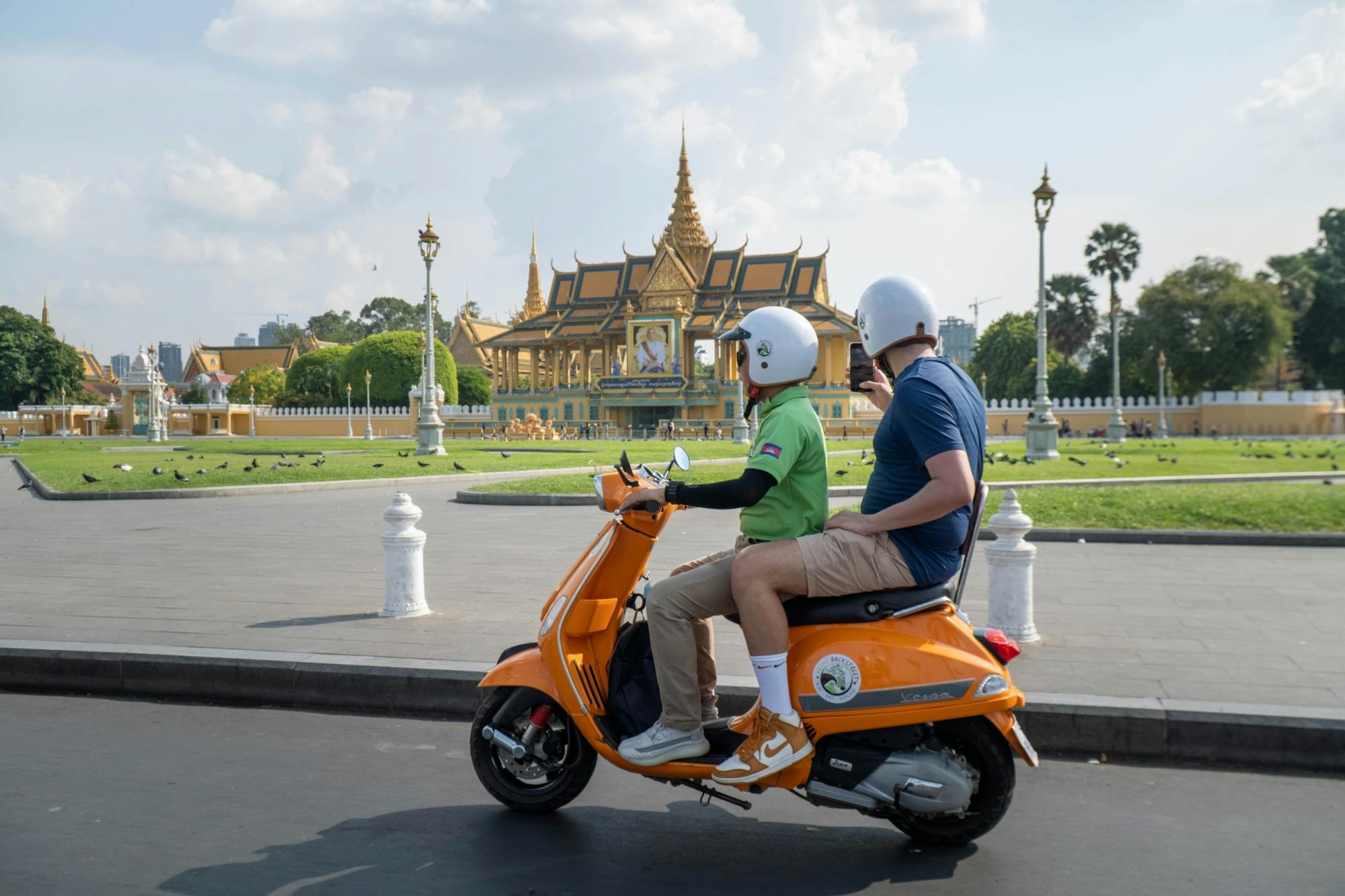 Tour della città di Phnom Penh in scooter