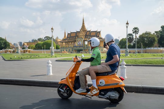 Visite de la ville de Phnom Penh en scooter