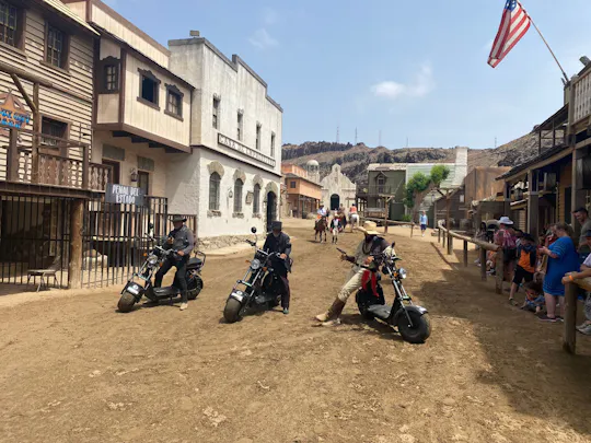 Passeio de bicicleta elétrica ou scooter elétrica por Maspalomas com o Wild West Sioux City Park