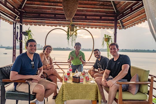 Sunset Vespa-tour van Phnom Penh naar Silk Island