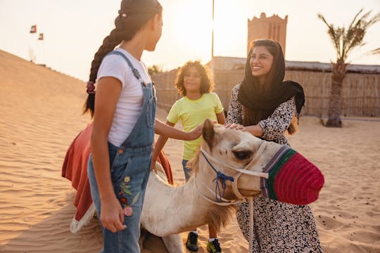 Dubai desert 4x4 safari with traditional Arabic dinner and dancing