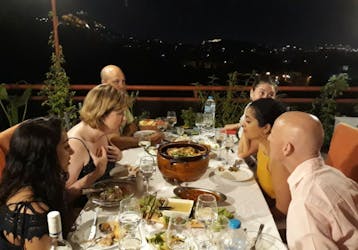 La cena griega esencial con vista a la Acrópolis