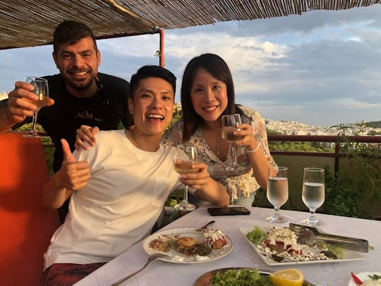 Cena griega vegetariana con vistas a la Acrópolis.