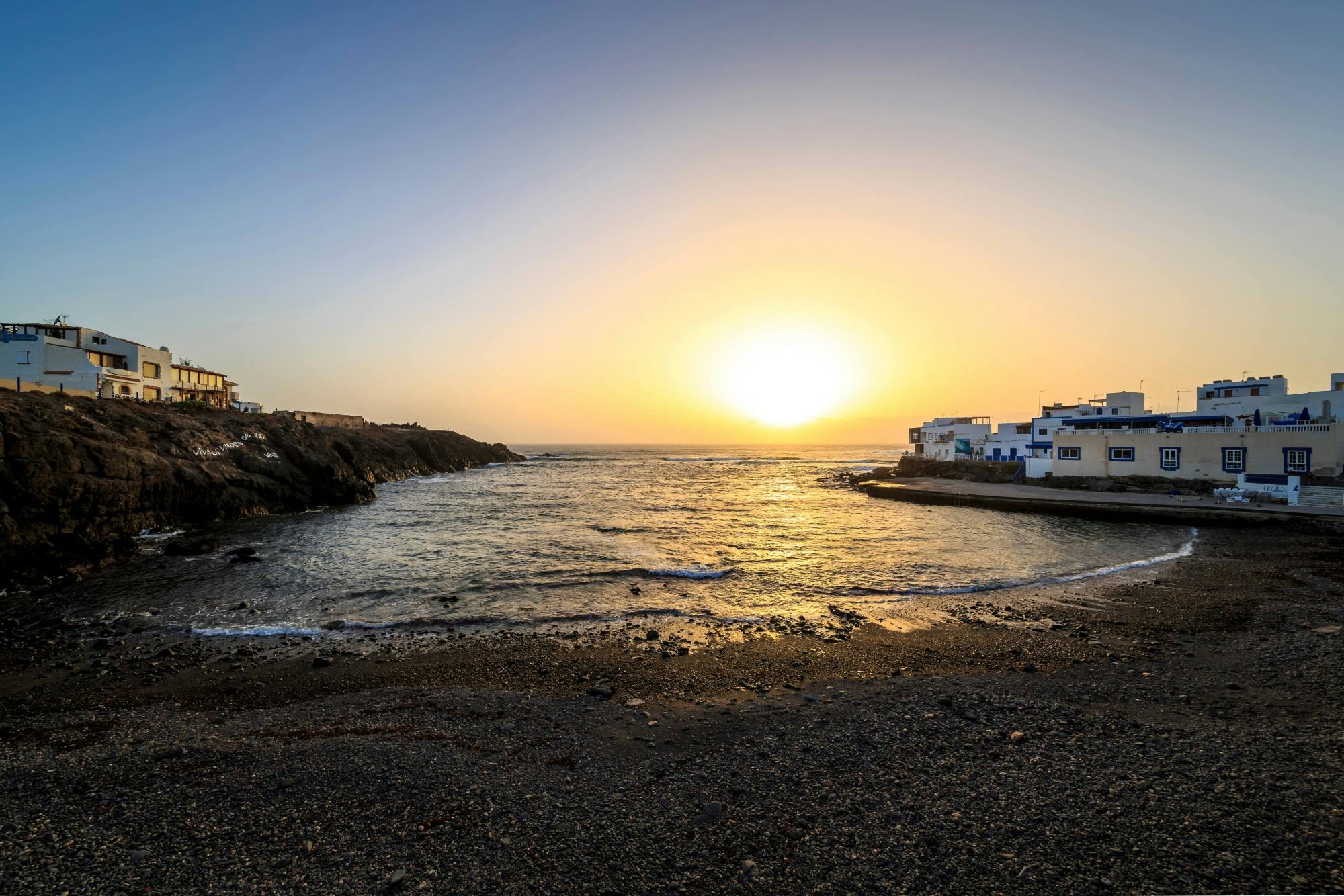 Tour privado de safari al atardecer a El Cotillo con volcán Bayuyo