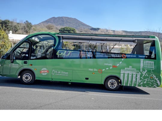Excursão panorâmica de ônibus aberto pelo Vesúvio saindo de Herculano