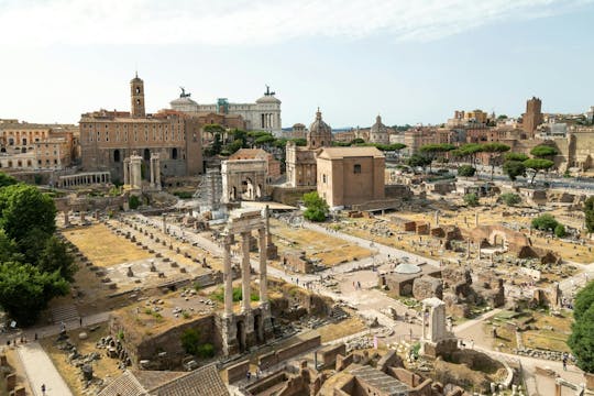 Colosseum og Forum Romanum på rundvisning i lille gruppe med spring-køen-over billetter og lokal guide