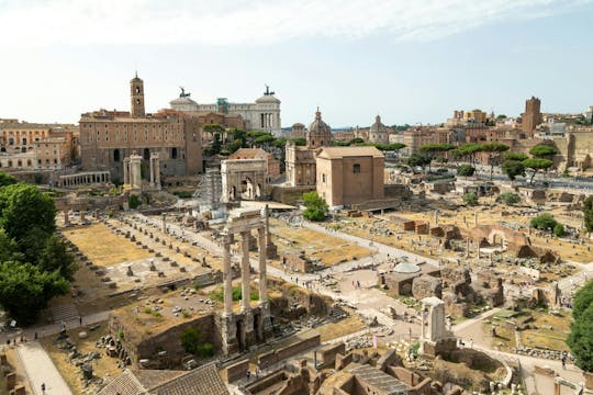 Tour pelo Coliseu e pelo Fórum Romano em grupo pequeno com guia local e entradas