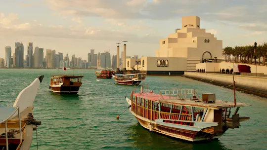 Cruzeiro em Dhow tradicional de Doha com passeio pela Corniche