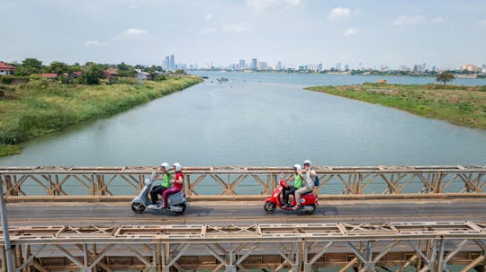 Excursion d'une journée en Vespa sur l'île de la Soie à Phnom Penh