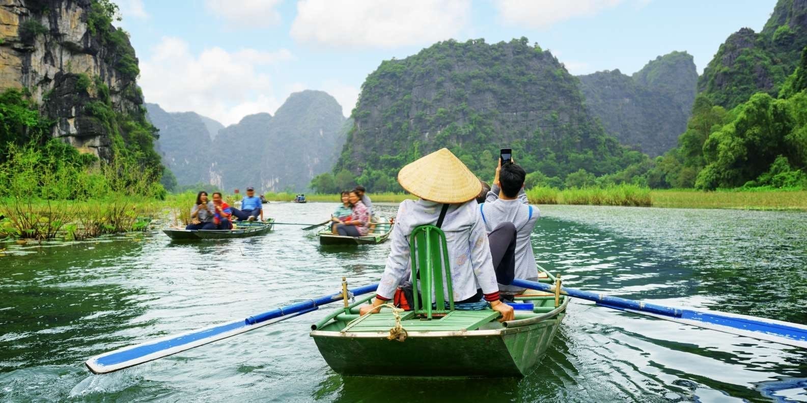 Ninh Binh Tour: Hoa Lu and Tam Coc Day Tour from Hanoi