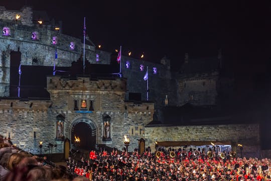 Excursão de um dia nas montanhas com entrada para tatuagem em Edimburgo