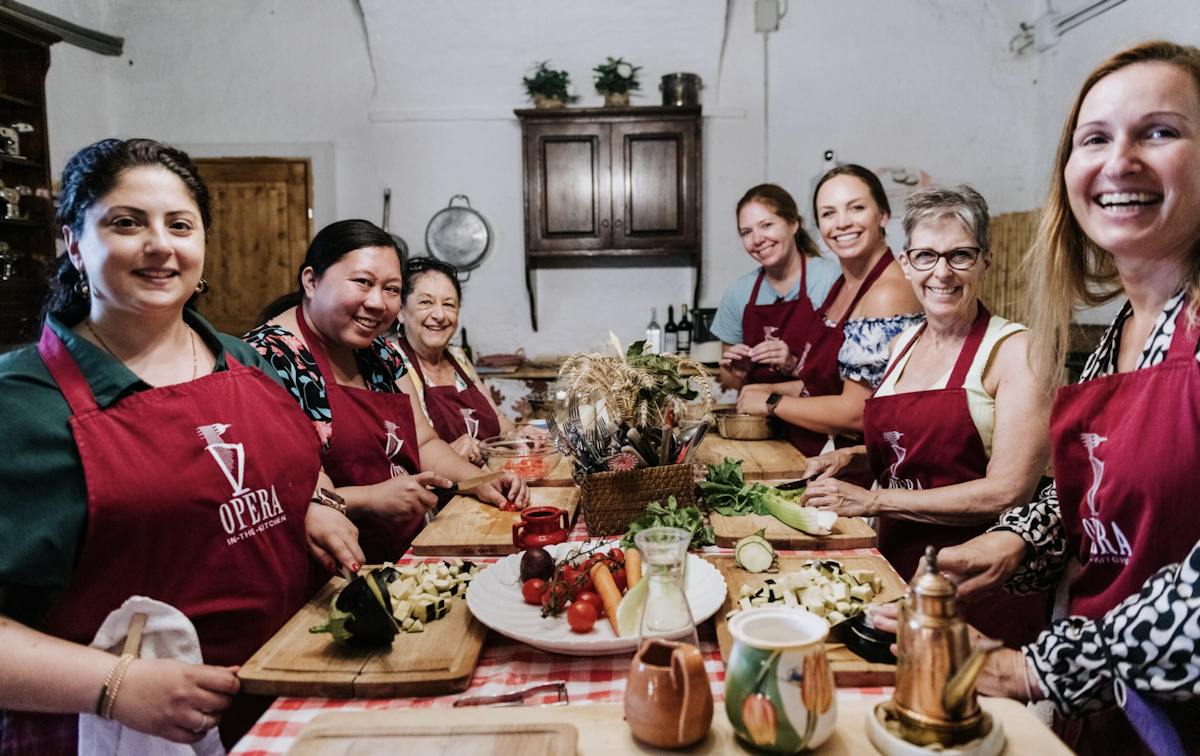 Cucina, cena e opera dal vivo in campagna
