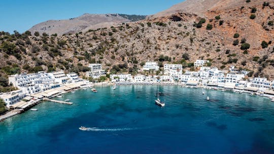 Landsbyen Loutro med kretisk lunsj