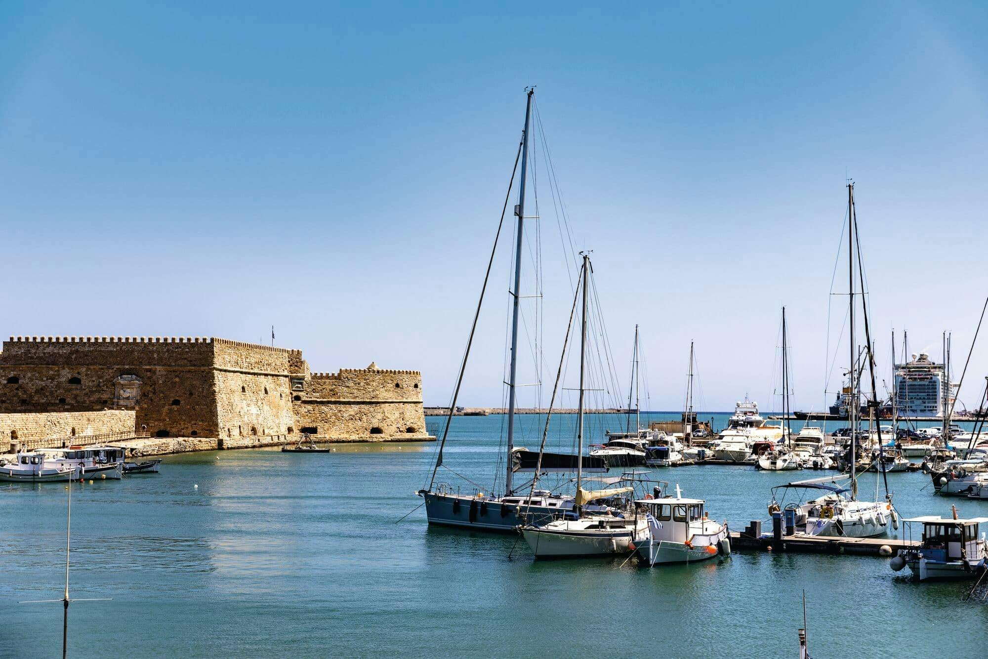 Private Guided Tour with Knossos Palace & Heraklion