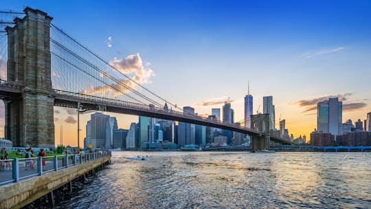 Crociera di 1 ora a New York sull'East River e sulla Statua della Libertà