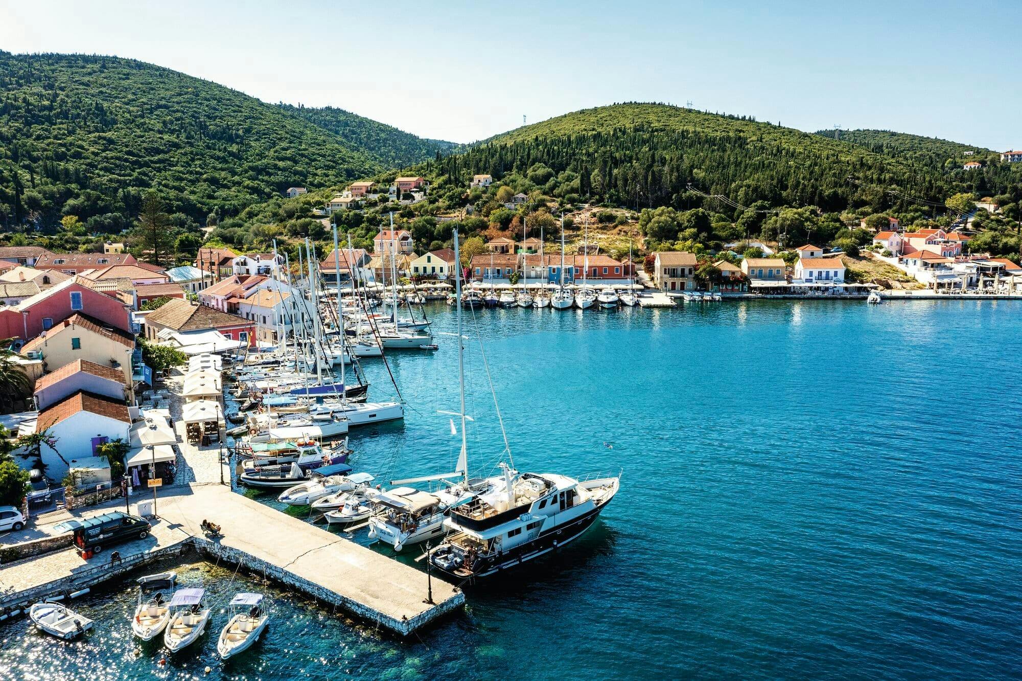 Tour Premier Kefalonia con lago Melissani, paseo en barco y almuerzo en taberna