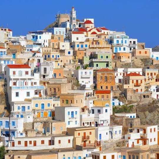 Båttur langs Karpathos' østkyst og besøk i landsbyen Olympos