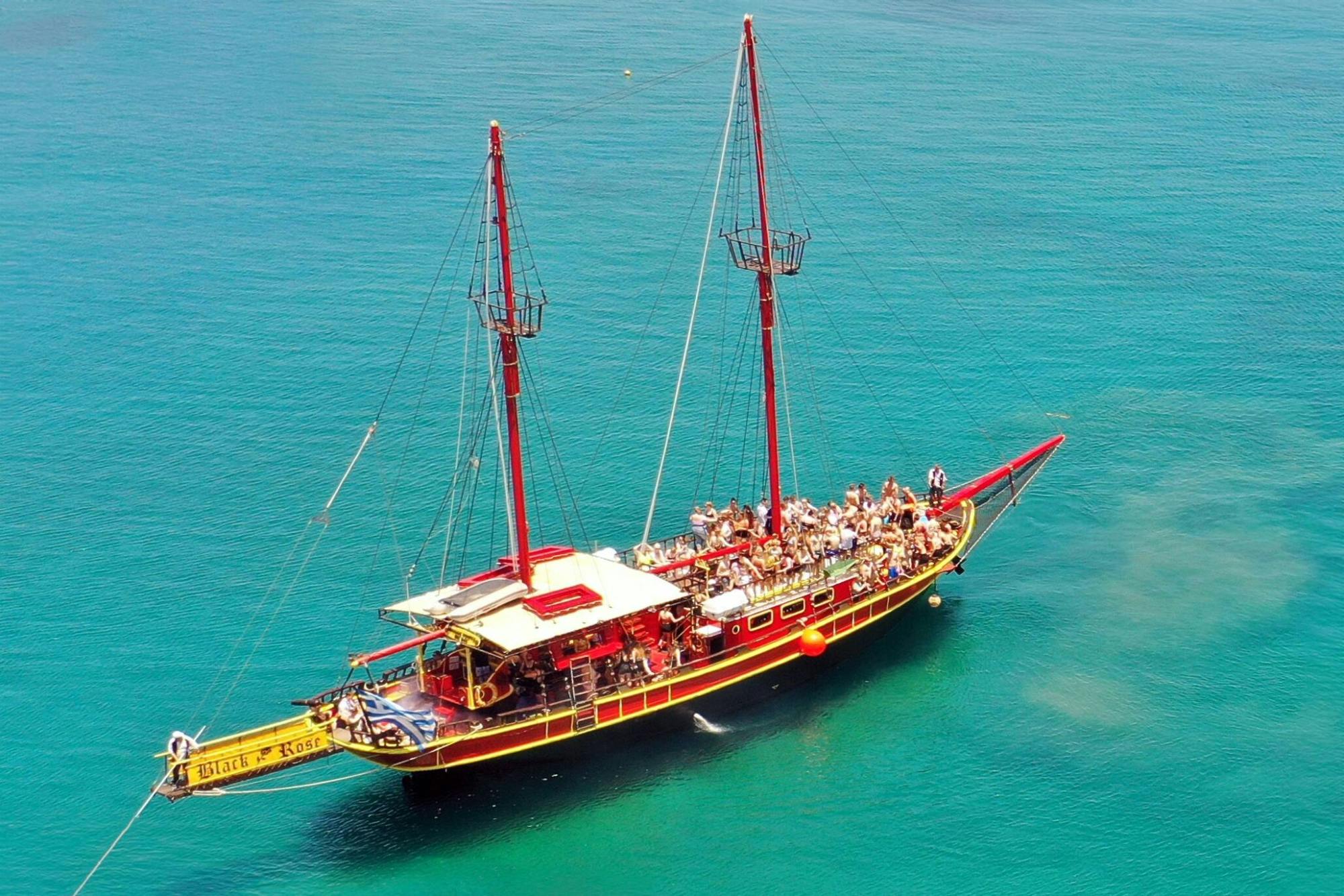 Cruzeiro de mergulho com snorkel saindo do Porto de Chersonissos