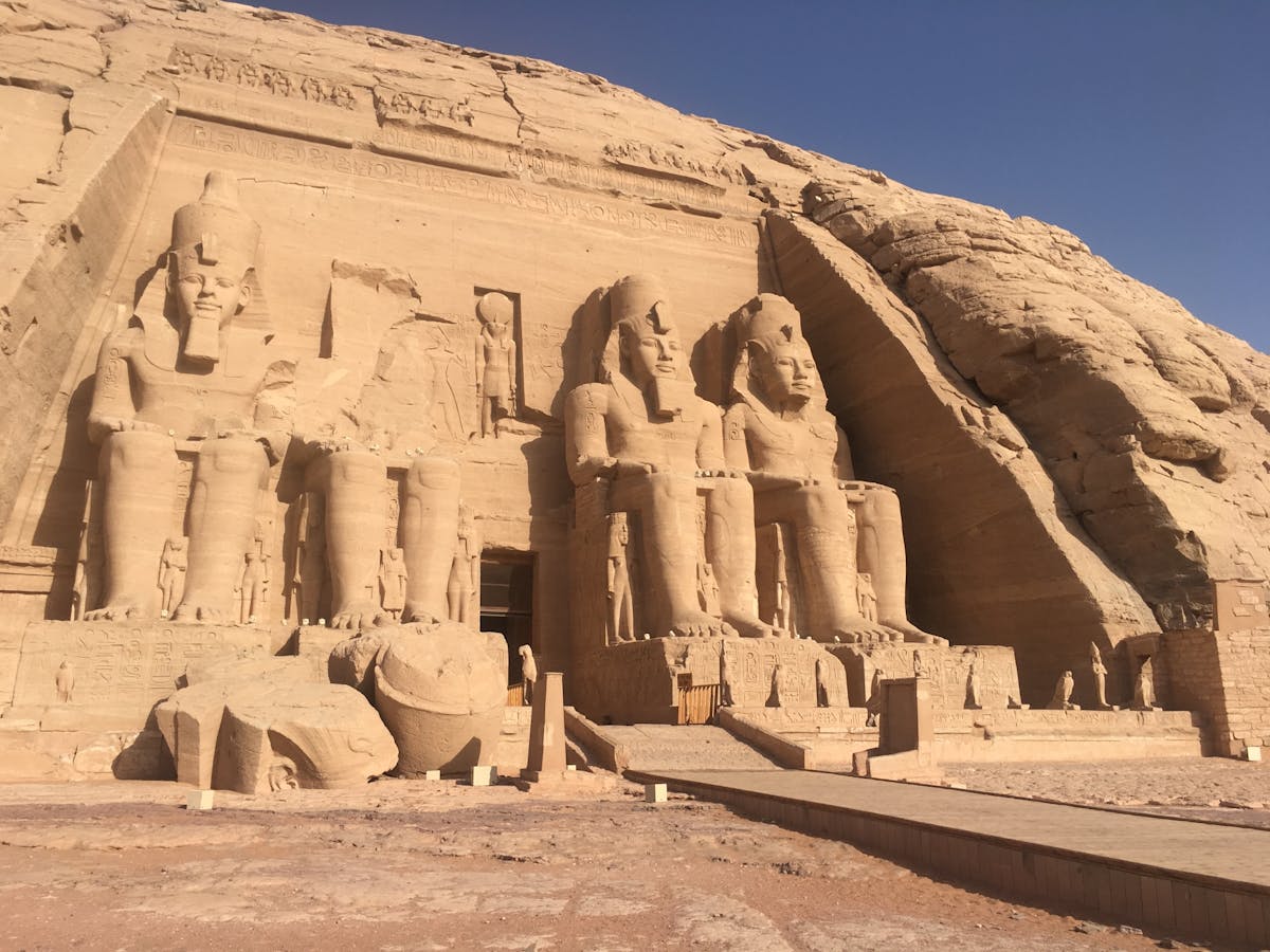 Rondleiding door de tempels van Abu Simbel vanaf Aswan, inclusief een Nubische lunch