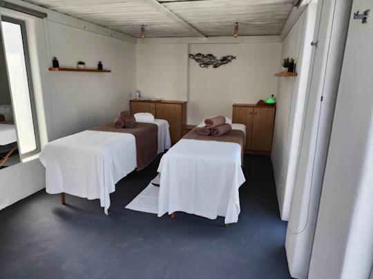 Couples massage with wine, fruits and day access to outdoor pool