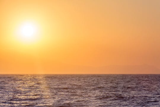 Bootsfahrt bei Sonnenuntergang in der Bucht von Kefalos