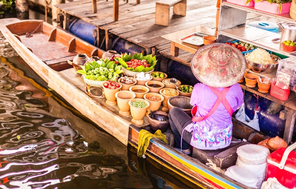 Geführte Tour durch den schwimmenden Markt von Damnoen Saduak und die Maeklong-Eisenbahn