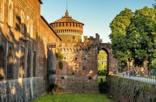 Ingresso al Castello Sforzesco con tour autoguidato