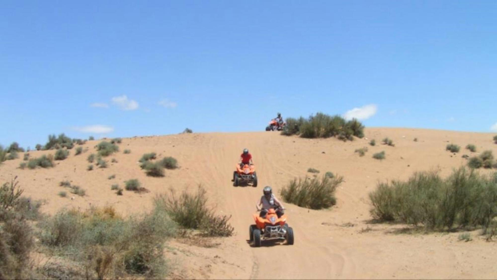 Avventura in quad nel deserto di Agafay con degustazione di tè da Marrakech