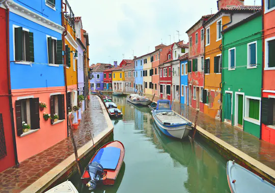 Murano and Burano half-day boat tour with glassblowing show