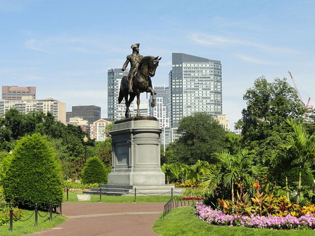 Caça ao tesouro interativa e misteriosa na Boston University City