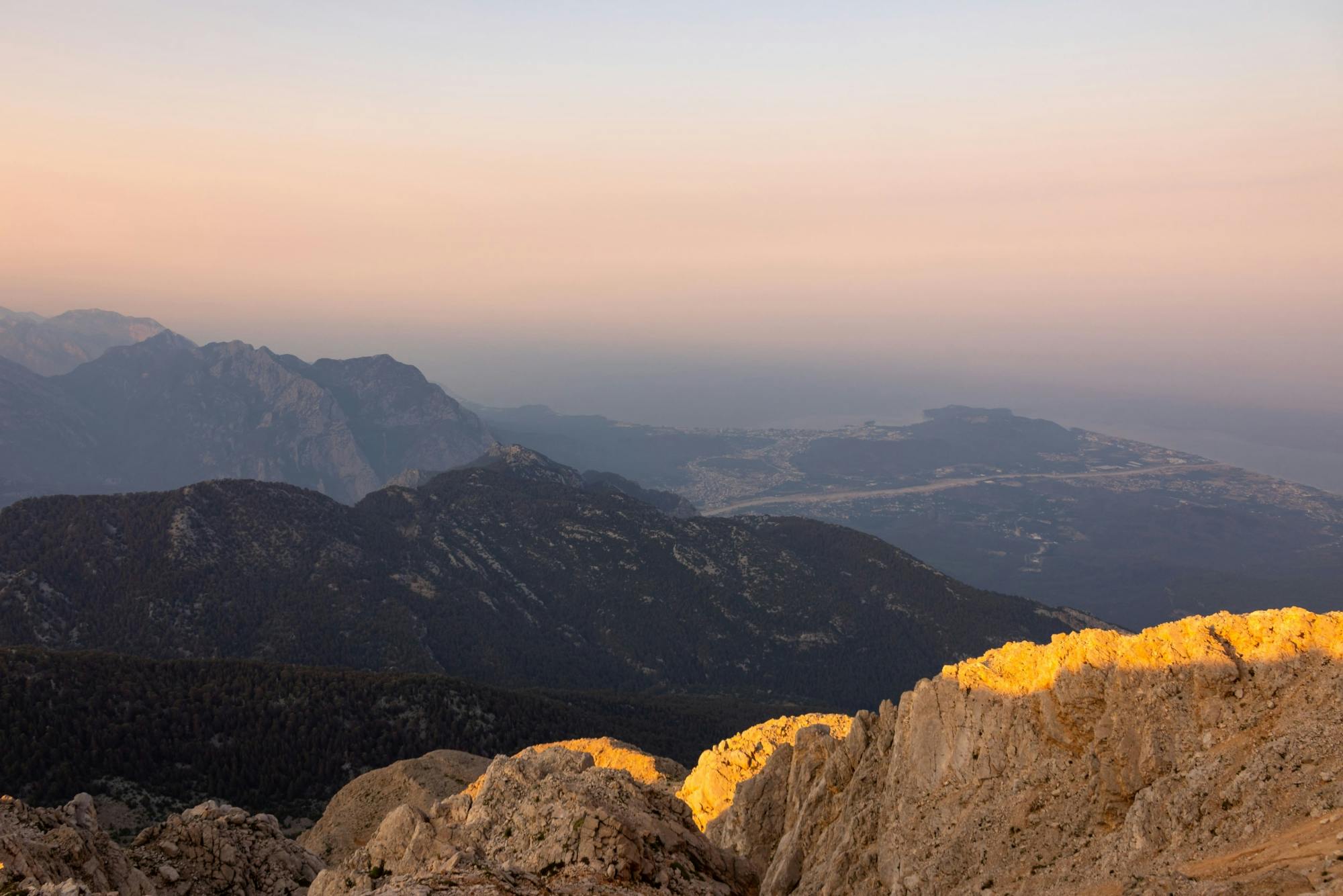 Cena al atardecer en teleférico de Olympos