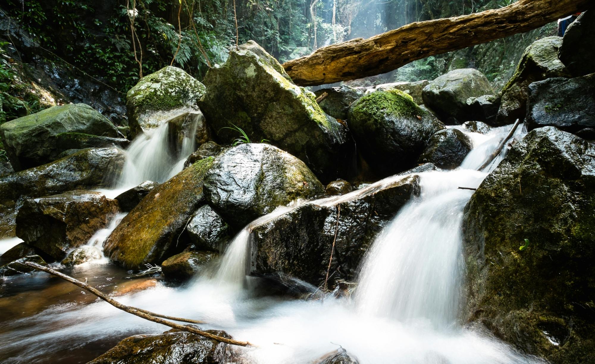 Wandertour zu den Ng Tung Chai-Wasserfällen