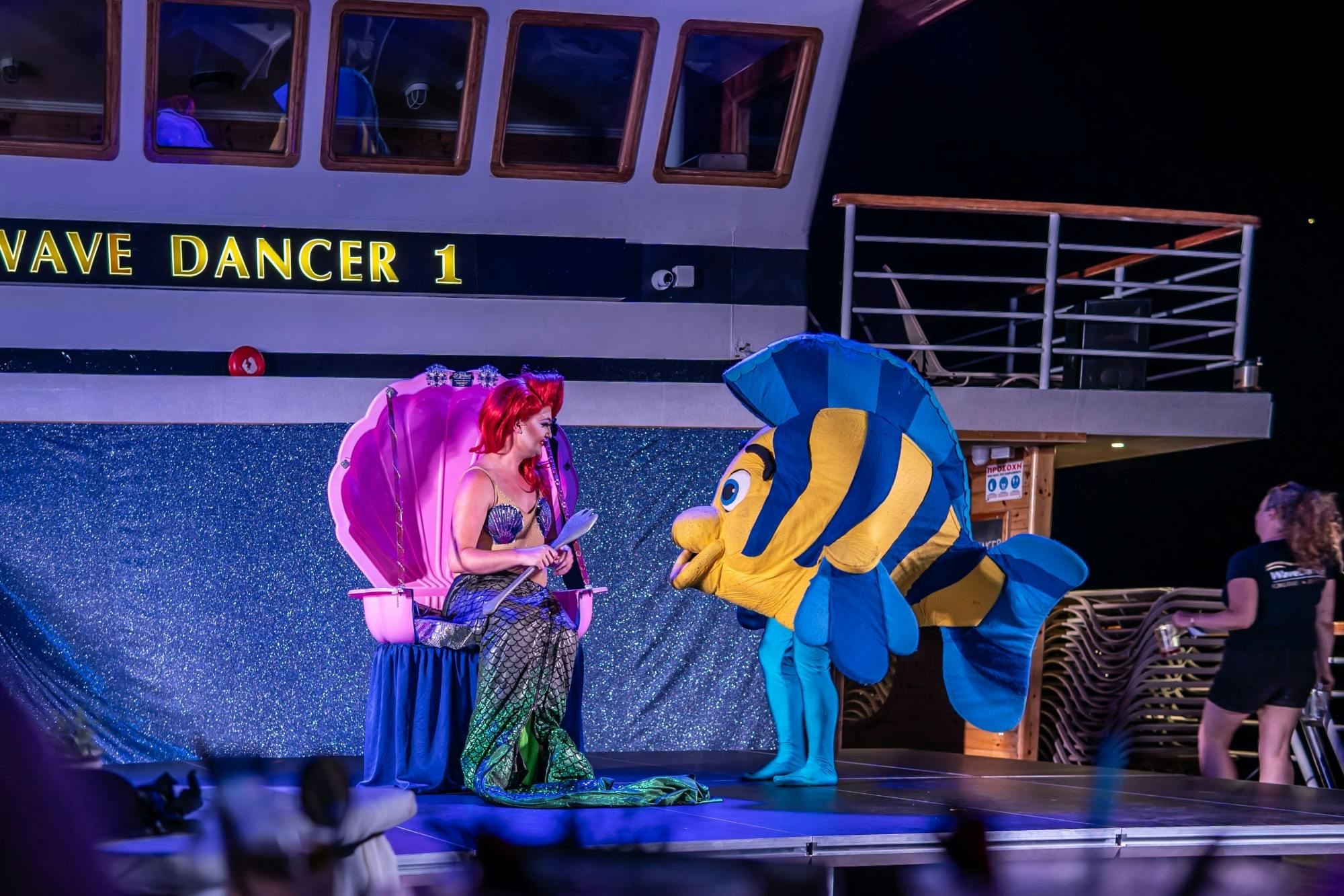 Croisière Wave Dancer au coucher du soleil avec le Stardust Variety Show