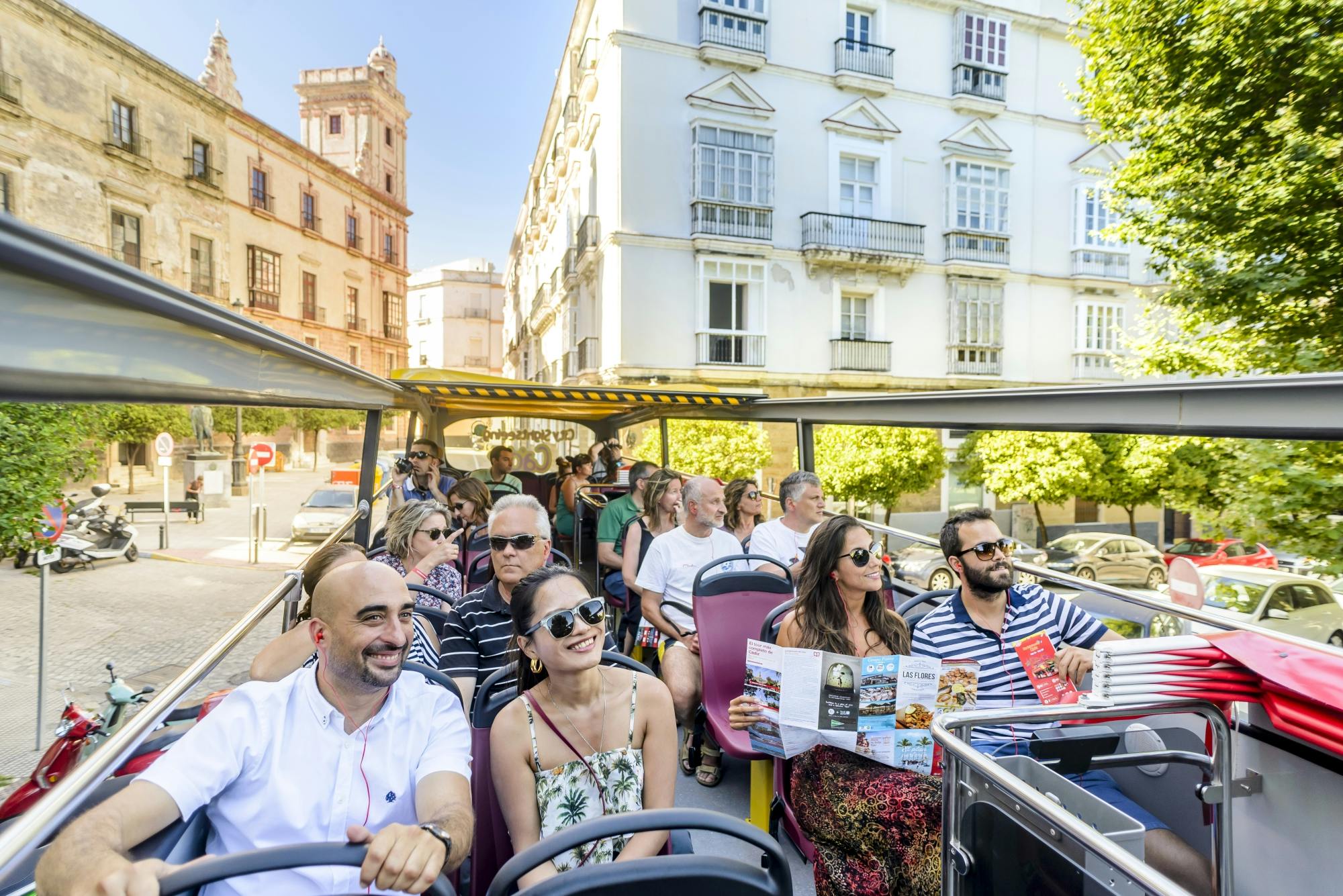 Hop-on, hop-off-bustour en catamarancruiseticket voor Cádiz