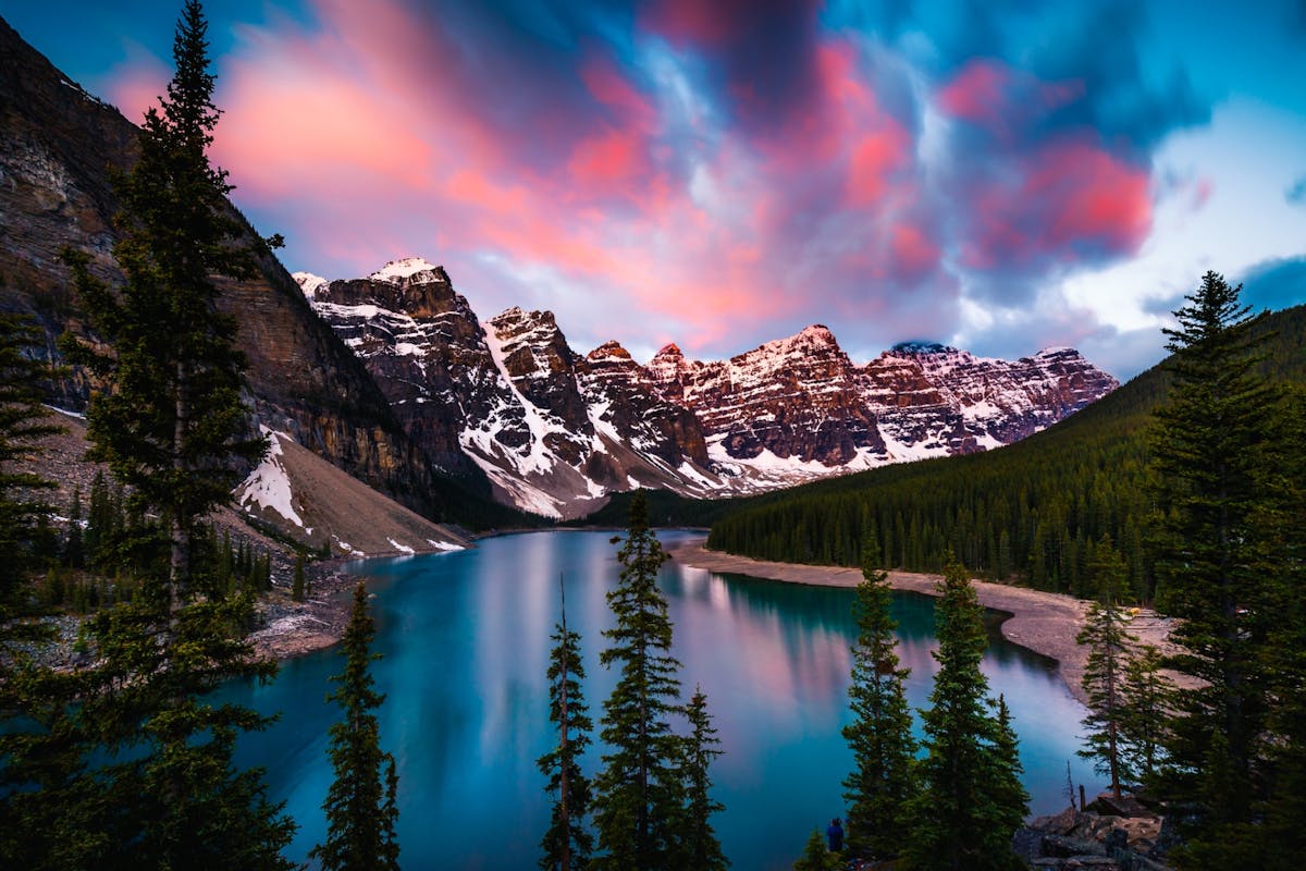 Alba del lago Moraine e lago Louise da Canmore-Banff
