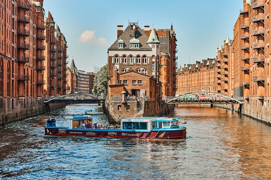 Crucero de 2 horas en el puerto de Hamburgo con comentarios en directo por Rainer Abicht Elbreederei