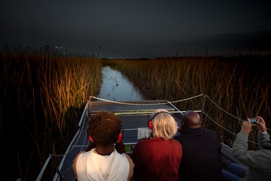 Excursão noturna de aerobarco no Everglades da Flórida Central com entrada no parque