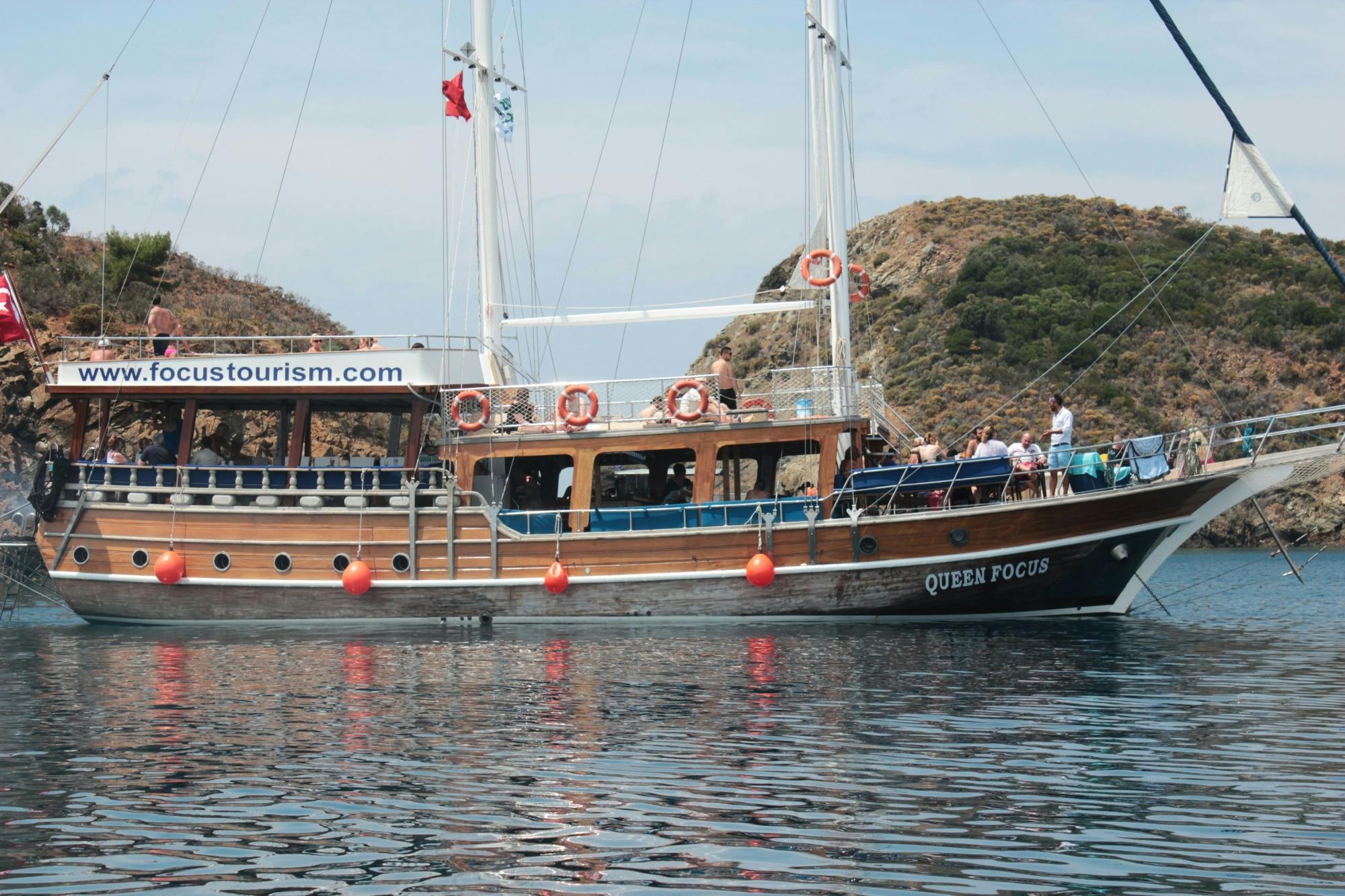 Fethiye Boat Cruise with Lunch, Soft Drinks & Transfers