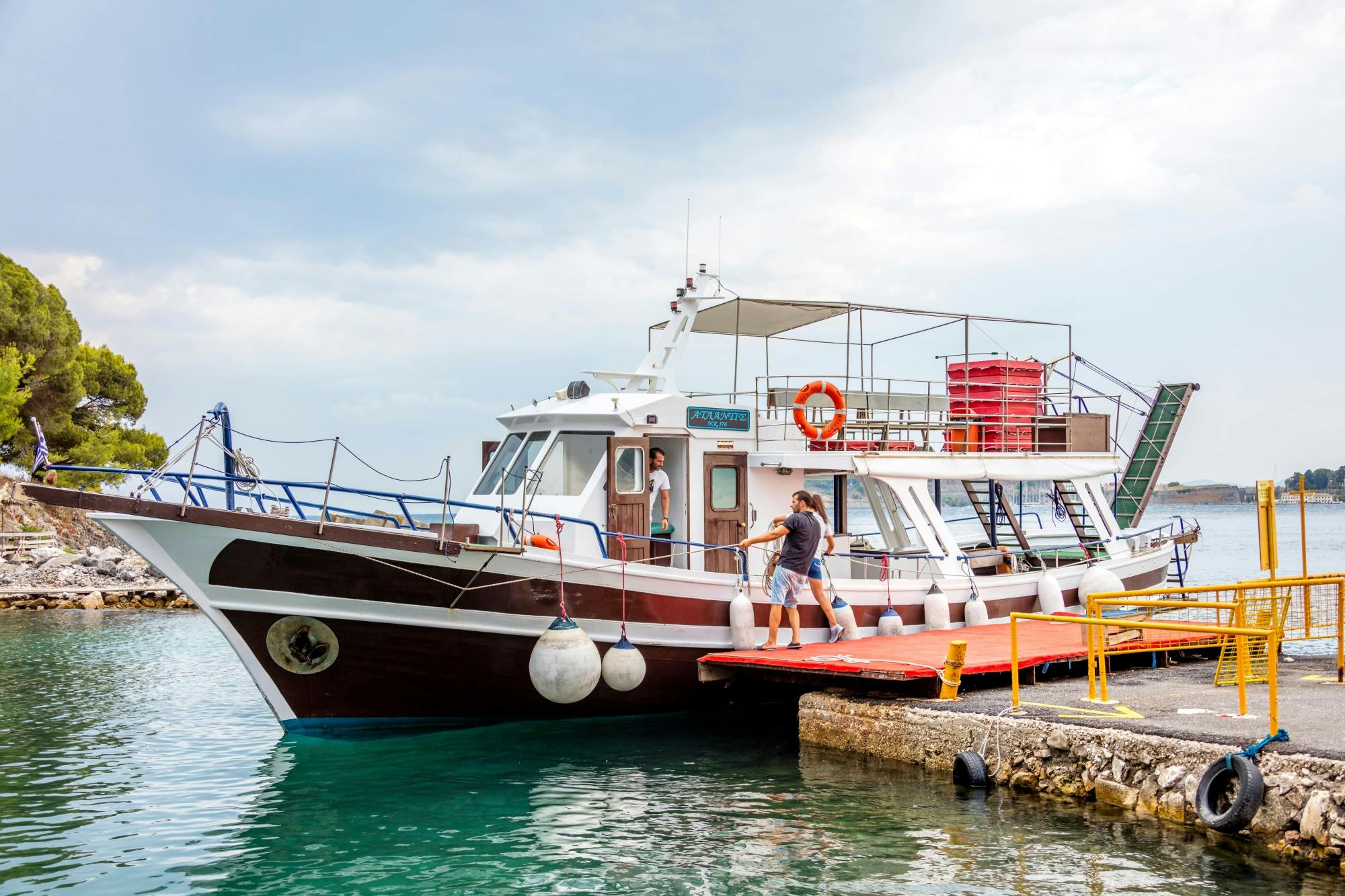 Corfu Town Tour and Bay Cruise with Taverna Dinner