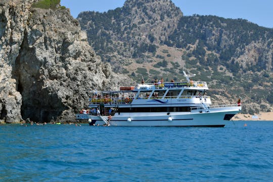 Wycieczka łodzią z portu w Rodos do Lindos z przystankami na pływanie