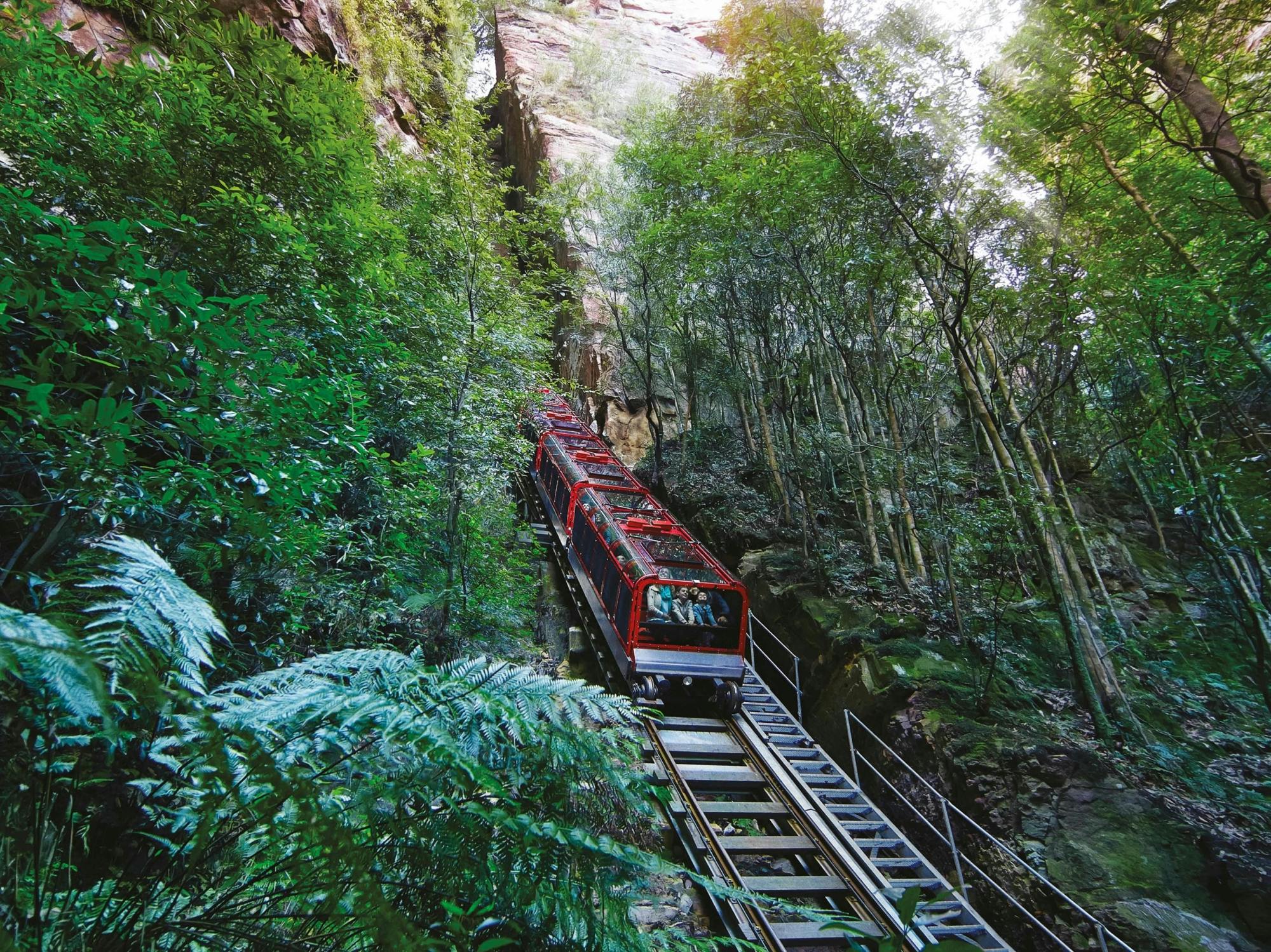 Blue Mountains Guided Tour with Sydney Zoo and Scenic World Visit