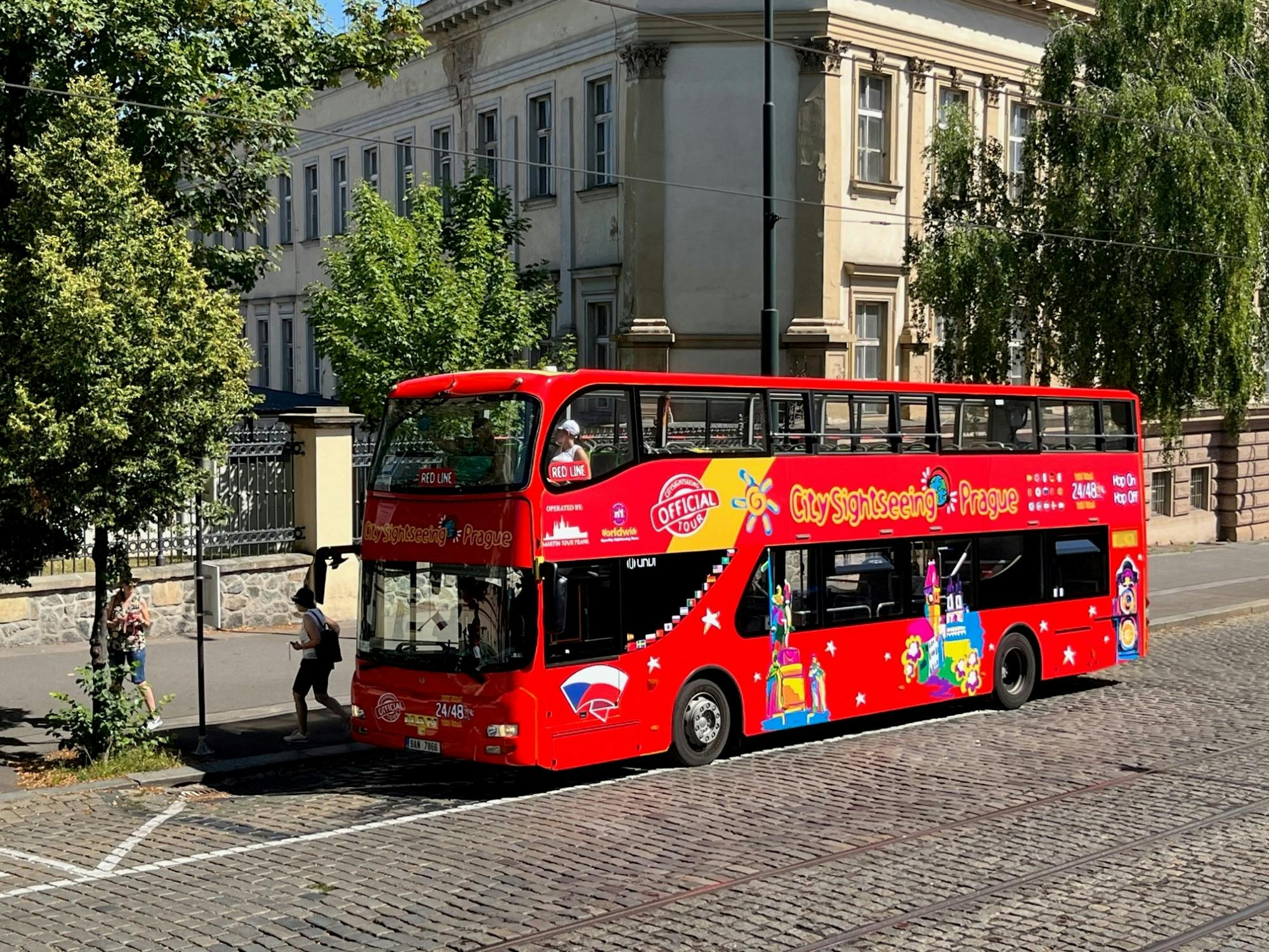 Visite touristique de Prague en bus à arrêts multiples avec excursion en bateau en option