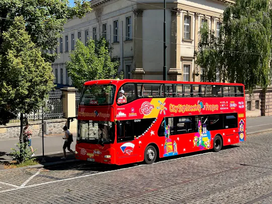 City Sightseeing hop-on hop-off bustour door Praag met optionele boottour