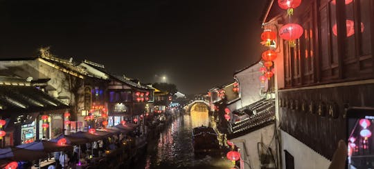 Cruzeiro privado em Suzhou no Grande Canal à noite